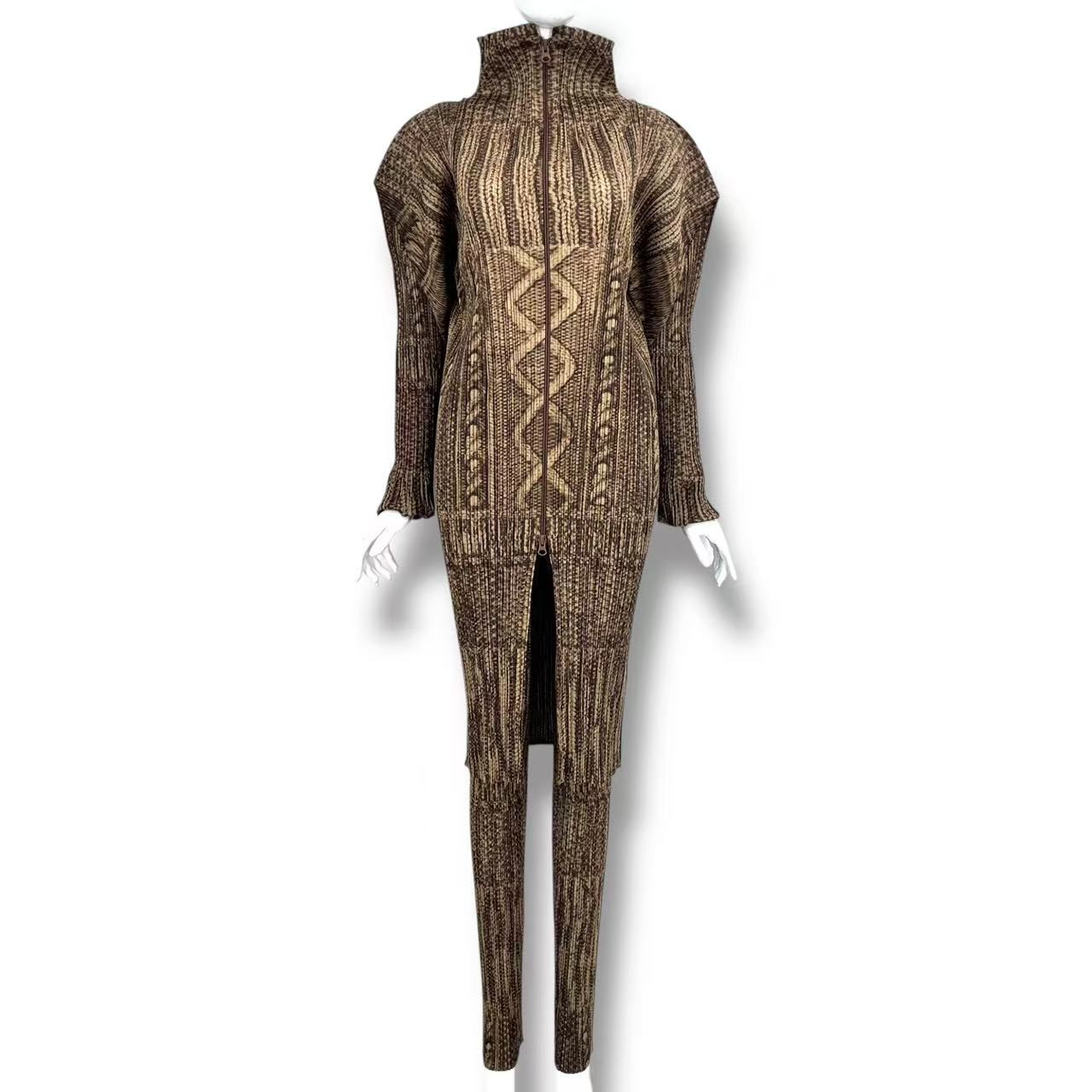 新品負けず劣らず ISSEY MIYAKE イッセイミヤケ PLEATS PLEASE 筋目プリーズ セットアップ ジレー ズボン下 チェーン店 赤銅色 総柄 大きさ5