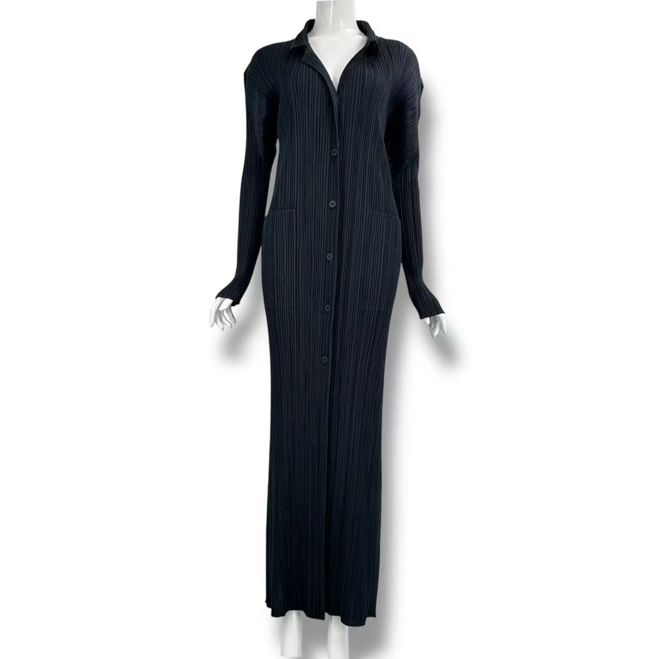 極美品 ISSEY MIYAKE イッセイミヤケ PLEATS PLEASE 筋目プリーズ 衣装 黒いこと 大きさ4