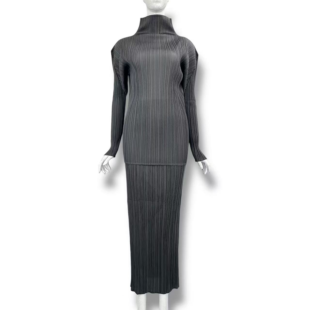 極美品 ISSEY MIYAKE イッセイミヤケ PLEATS PLEASE プリーツプリーズ セットアップ トップス カットソー スカート グレー サイズ3｜Tokyo Vintage Brand