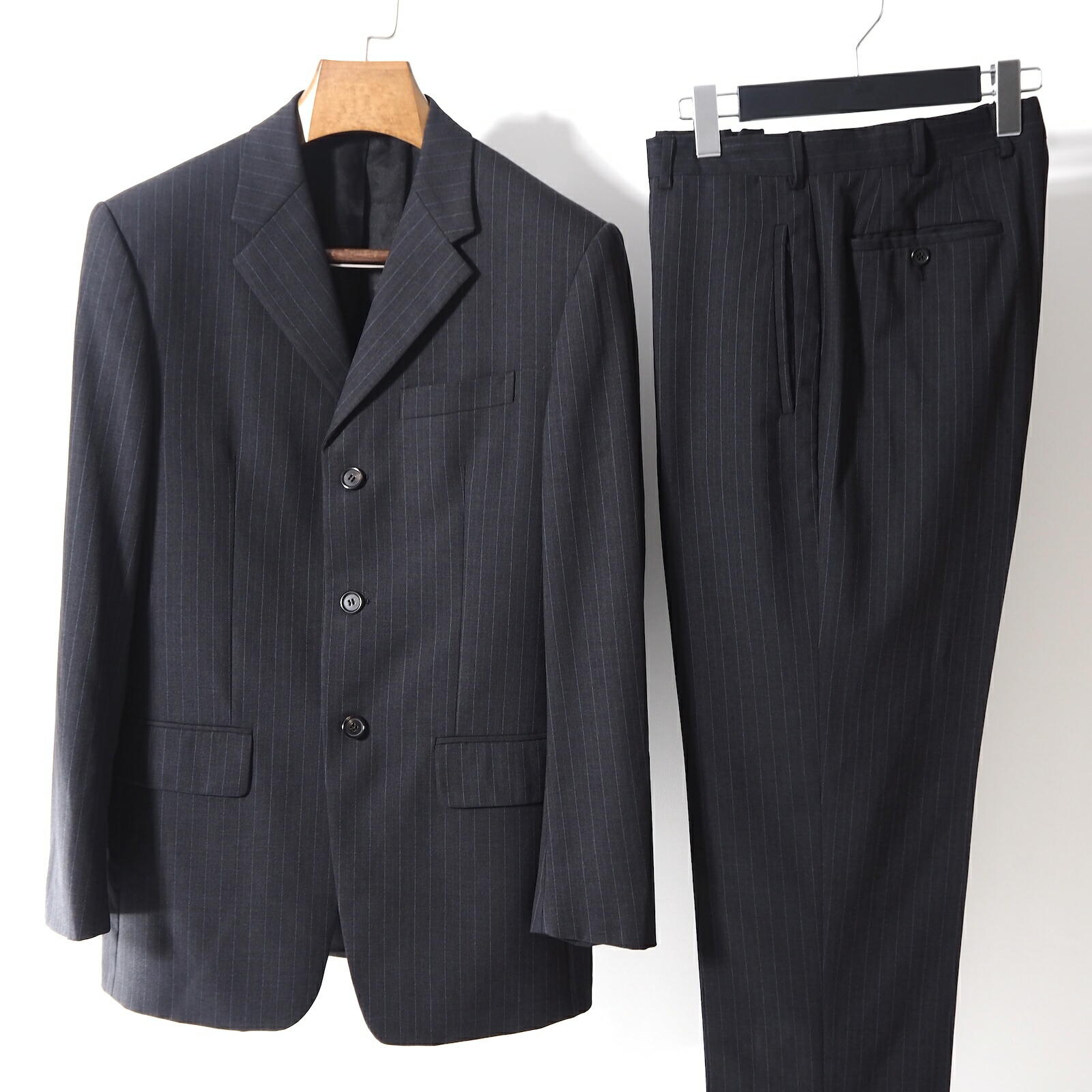 新作 PRADA 23ss メンズ スーツ 三角ロゴ 上下セット L相当 NFC PRADA】プラダ『三角ロゴ トライアングルプレート ライト