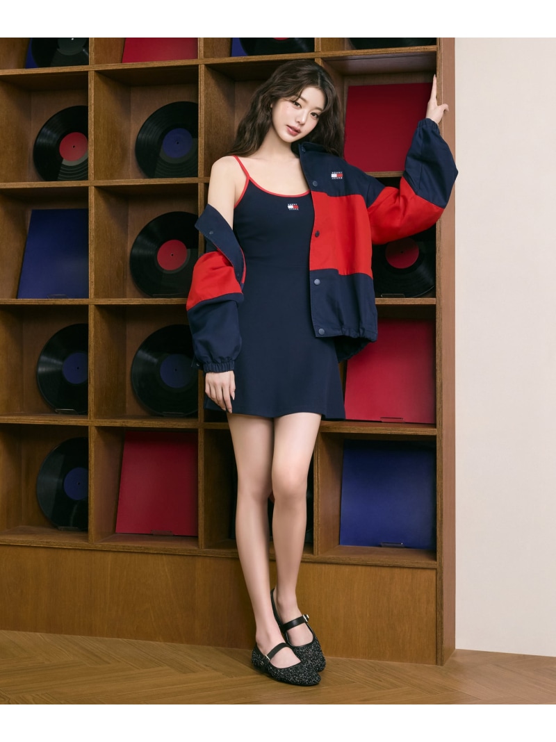 フィットアンドフレアストラップバッジワンピース TOMMY JEANS トミーヒルフィガー 衣装・御召しもの 余分の物の衣装・御召しもの 米国海軍【貨物輸送無料】[ Fashion]