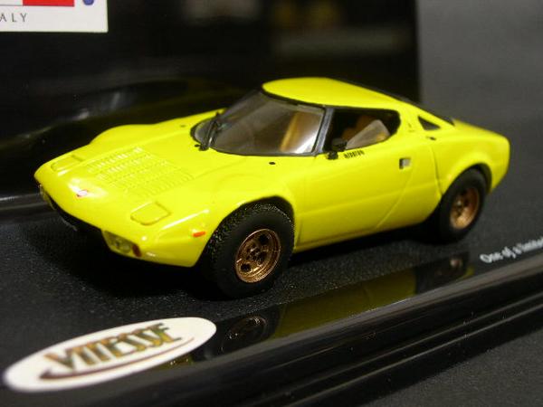 KESS 1/43 チゼータ V16T 6,4 16気筒 1991 イエロー Amazon | JADI ﾁｾﾞｰﾀ ﾓﾛﾀﾞｰ V16T 91 ｲｴﾛｰ lights down LHD 1/64
