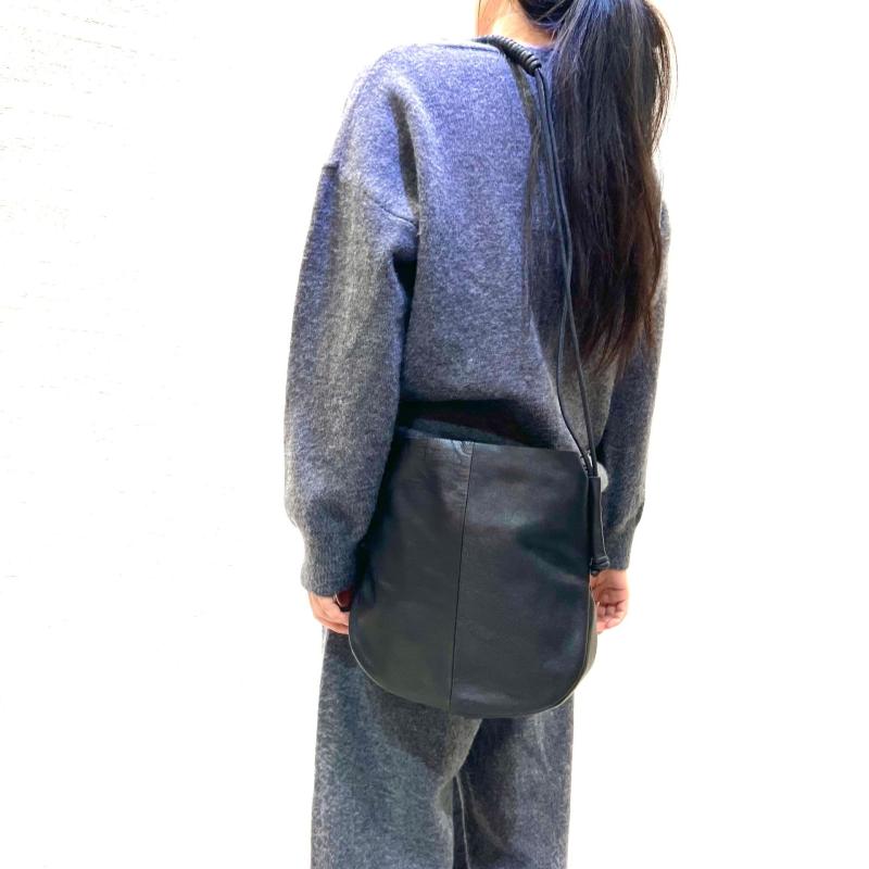 トートバッグ レディース 本革 レトロ 手作り 植鞣し 羊革 編み込み ストラップ 自然調整能力のある 肩かけ 曲がったがけ 黒いこと 通い 普段使い