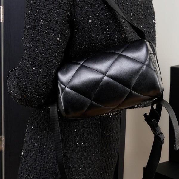 ショルダーバッグ レディース 羊革 菱格 ボストンバッグ 大静電容量 曲がったがけ 通い 枕型御徒面子 黒 アーバン ミニマル 秋冬