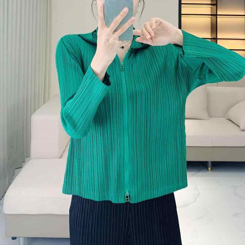 パーカー レディース 婦人服 プリーツ ジップアップ トップス 9分袖 ポリエステル 無地 フード付き 薄手 ゆったりめ 通勤 エレガント 緑 ワインレッド ベージュ系 グレー ブラック｜トミーショップ 店
