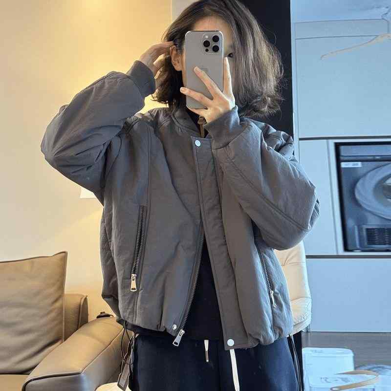 上衣 成人女性用 冬 立襟 ジップアップ 短丈 棒球風 厚地の外套 ゆったり か細い 流行り物 抗老け込む ヴィンテージ ドローストリング ロング捩り ポリエステル 薄墨色 赤銅色 黒いこと 人となり 通い 都市 表現スタイル