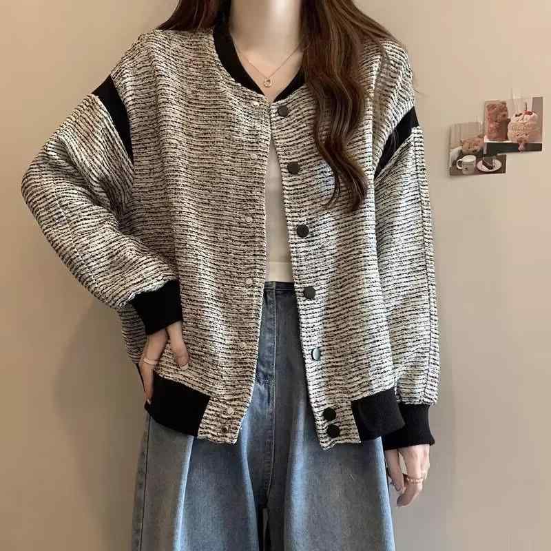 秋冬 レディース 棒球服 ジャケット 外套 コート 韓国風 小柄対応 立領 長袖 ワイドシルエット 中厚手 ポリエステル 混紡 3D 立体柄 切り替え デザイン シングルブレスト ボタン ポケット 付き 御姐スタイル 私服 名媛風 吸湿速乾 軽量 伸縮性