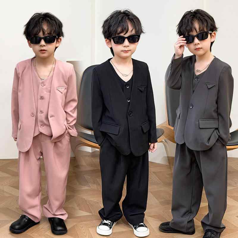 ちびっ子用背広 お坊っちゃん フォーマル 4点書き割り（上衣 より良い ズボン下 ティーシャツ） 入園式 卒園式 華燭の典 告げ知らせる会 七五三 歳月 綿80% 90 100 110 120 130 140 150珊 黒 薄墨色 さくら色 ベージュ