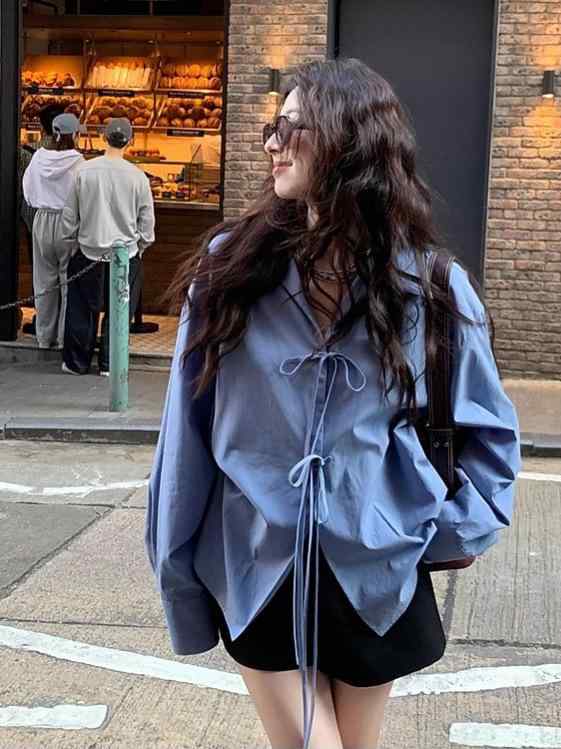 レディース シャツ トップス 春夏 デザイン ポロ襟 蝶ネクタイ リボン 紐 長袖 開襟 フレンチ スタイル 復古 防晒 UVカット ポリエステル ポリ 素材 純色 無地 ワイド ルーズ フィット 普通丈 シャツ袖 紐 結び 目 日韓 スタイル 韓国風