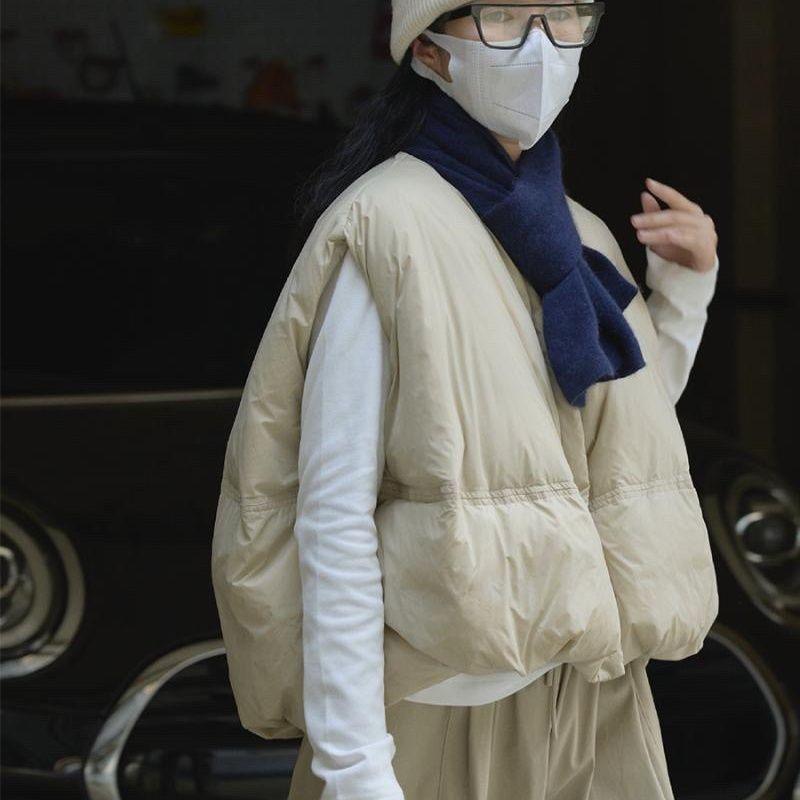 ベスト レディース ダウン風 中綿入り 丸首 ゆったり 体型カバー あったか ノースリーブ トップス 秋冬 S M L XL 2XL 杏色 黒 ワインレッド スモークグレー