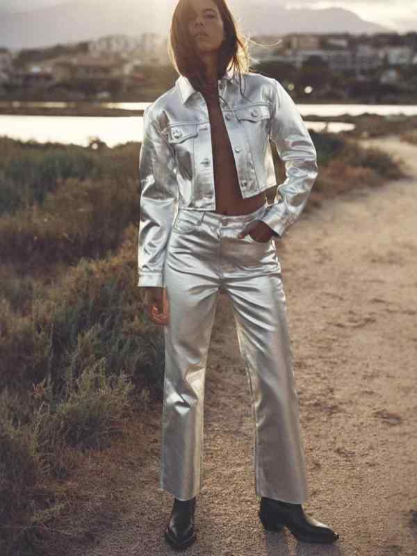 レディース ジャケット プー素材 シルバー 長袖 スタンドカラー メタリックアクセント 刺繍加工 ミドルウェイト ストリートスタイル ビンテージ風 個性派 秋冬 コットンポリエステル混 ゆったりシルエット 普段使い アウトドア対応 軽量 伸縮性