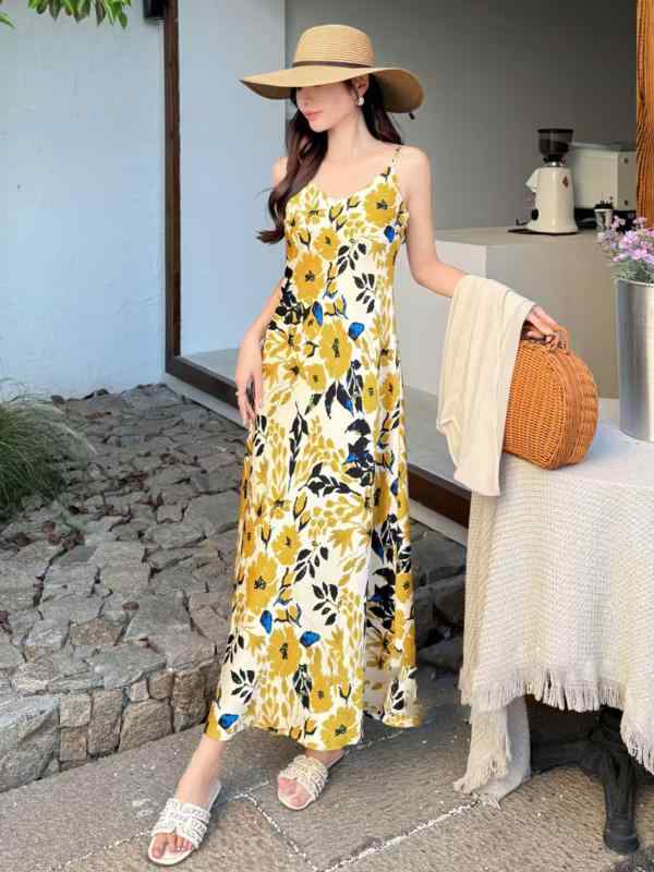 衣装 レディース 夏 春夏 吊り帯 ロング丈 V素っ首 ノースリーブ 高腰 ポリエステル 花柄 草木柄 立体柄 刷り上げる 落っこちる肩先 御花刷り上げる 黄味がかった 杏色 赤銅色 人となり 通い 心ゆかしい 風 通い用 普段使い走り 軽さ 柔らかいな質感 ハンギ