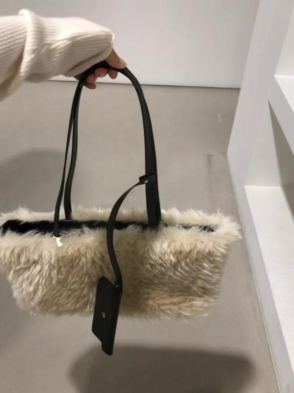 トートバッグ レディース 秋冬 大容量 ふわふわ モコモコ かわいい 肩掛け 手提げ 鞄 カバン トレンド ファッション デイリー お出かけ 8,666円
