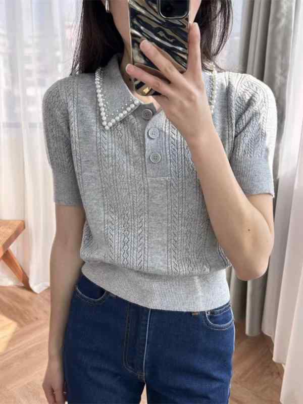 ニットトップス 女性用 春夏 フレンチスタイル 小香風 灰色 珍珠刺繍 修身シルエット 普通丈 三分袖 ポロカラー 三粒ボタン 粘着繊維 セットオン袖 単品 気質優雅 私服 軽量 伸縮性 吸湿速乾 普段使い デート 接触冷感 再生繊維 ビッグシルエット |トミーショップ 店