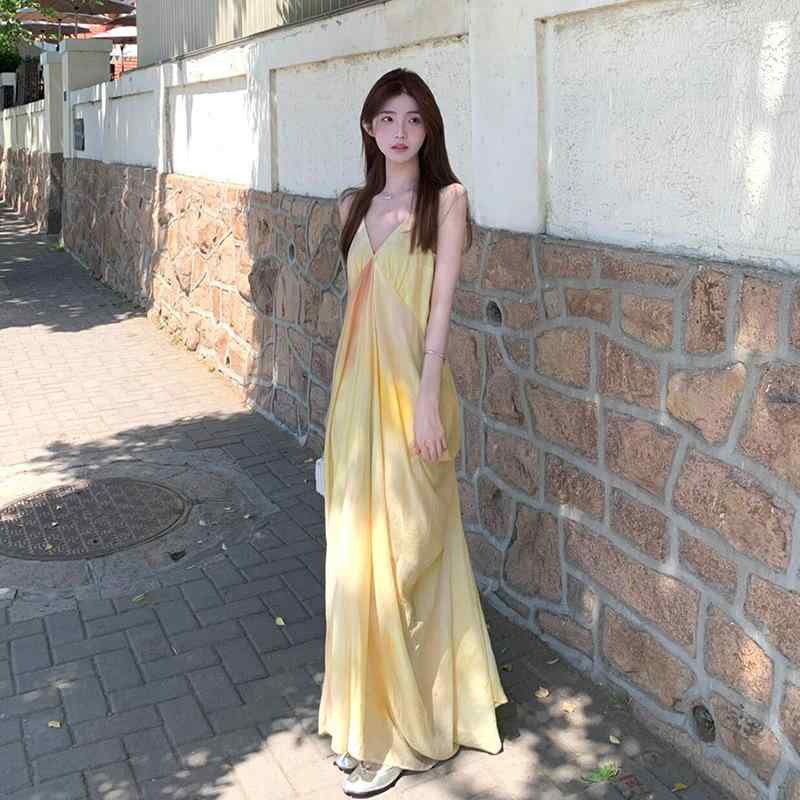 {"result":"ワンピース レディース 夏 ロングドレス Vネック 吊り帯 Aライン 高腰 花柄プリント グラデーション 雪?素材 PVC 花染め 3D立体柄 文?復古 中国風 セットアップなし 単品 かわいい 軽量 女性用 ビーチ リゾート 日常