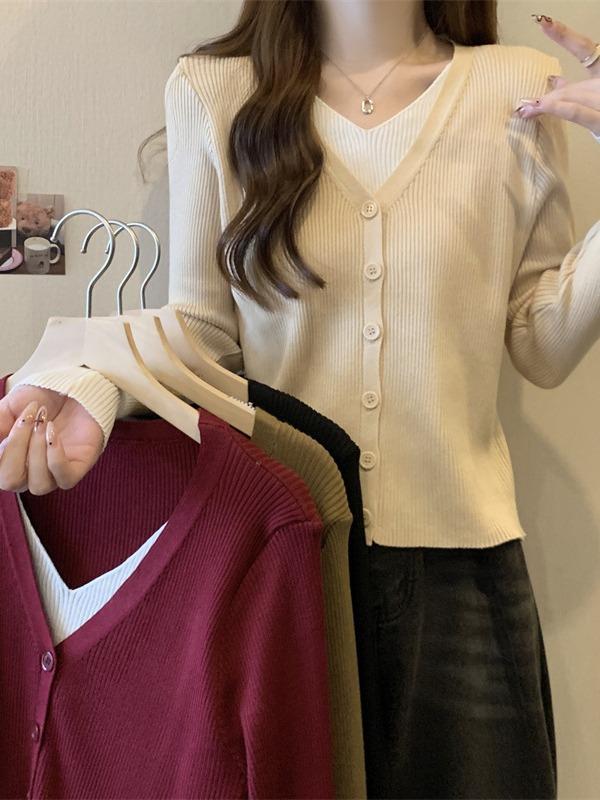 ニットトップス 長袖Vネック 切り替えデザイン フェイクツーピース 修身シルエット 柔軟素材 日韓カジュアル 気質ファッション 短丈毛衣上衣 緑 赤 杏色 黒 茶色 通勤普段使い 秋冬レイヤード(x5)