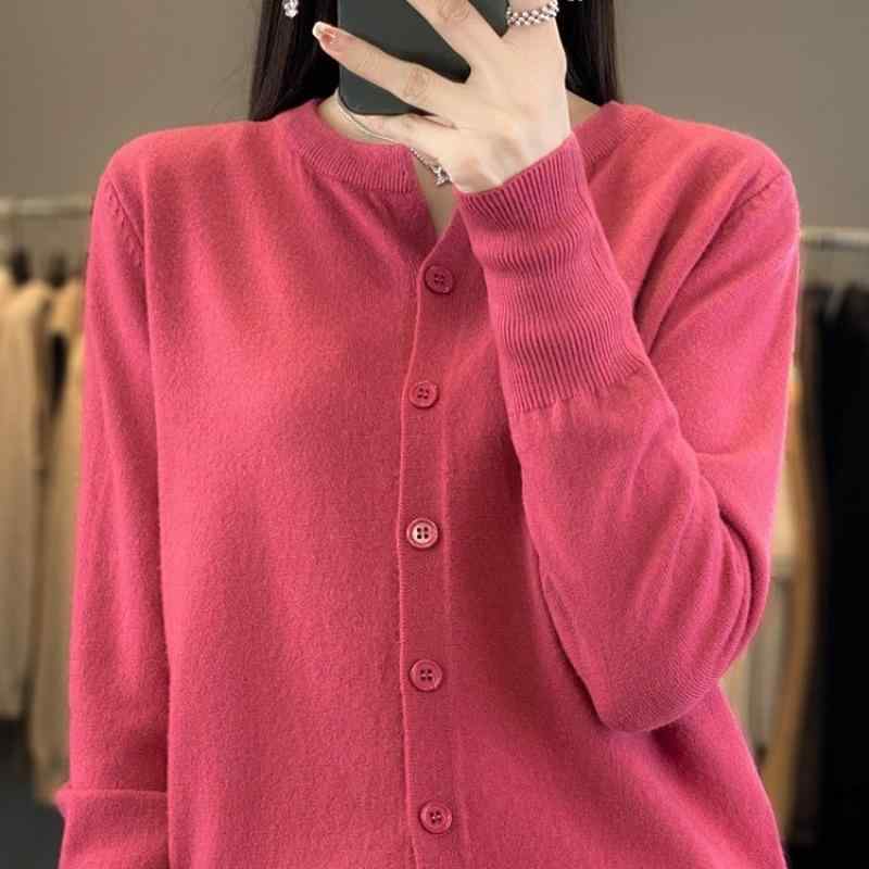 カーディガン 女性用 秋 長袖 丸首 ニット 開き ゆったり シルエット 通勤 気質 エレガント スタイル ポリエステル ナイロン 混紡 単色 中厚手 シングルブレスト ボタン 締め リブ ディテール モカ ベージュ キャメル オレンジ ラズベリー グレ