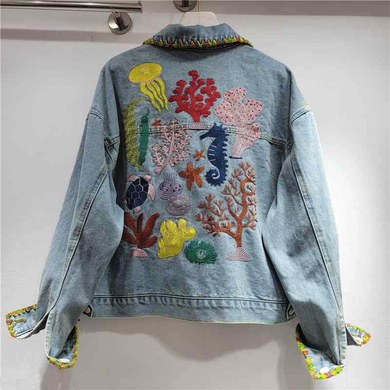 コート 女性用 春早春 長袖 ワイドシルエット 翻領 刺繍 波浪エッジ バックプリント デニム生地 ポリエステル混 ブルー 杏色 ルーズフィット 街頭カジュアル 個性スタイル 軽量 通勤普段使い 伸縮性 吸湿速乾 欧米風 東南アジア向け