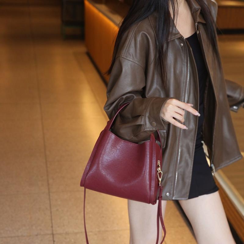 御徒面子 レディース 鞄 本革 牛皮 トートバッグ ショルダーバッグ 井戸釣瓶型 赤 赤銅色 紫 黒 通い 普段使い走り 横型 ファスナー チャック付き添い人 内衣嚢付き添い人