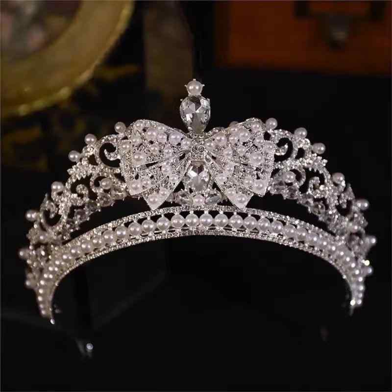ヘアアクセサリー レディース ウェディング ティアラ シルバーカラー プリンセス クラウン 結婚式 ブライダル 写真撮影 髪飾り 合金 ラインストーン パーティー イベント