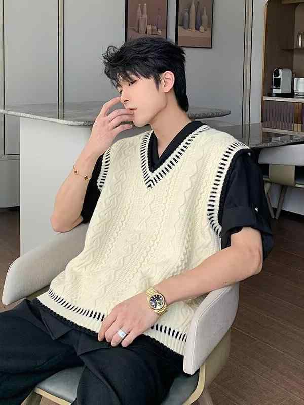ニットベスト 男性用 Vネック セーター 秋冬物 学生風 ルーズフィット トップス アクリル 普段使い 杏色 黒 茶色