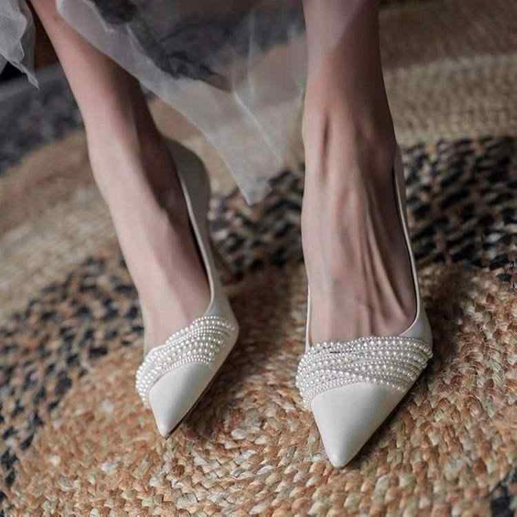 パンプス レディース ポインテッドトゥ ピンヒール ローヒール ビーズ飾り サテン調 スタンダード 結婚式 パーティー 二次会 お呼ばれ フォーマル かわいい エレガント 歩きやすい 滑り止め ミドルカット 春