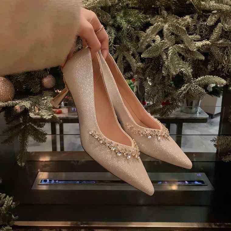 パンプス レディース 羊革 水? ポインテッドトゥ ミドルヒール 滑り止め 結婚式 パーティー 二次会 デート エレガント かわいい