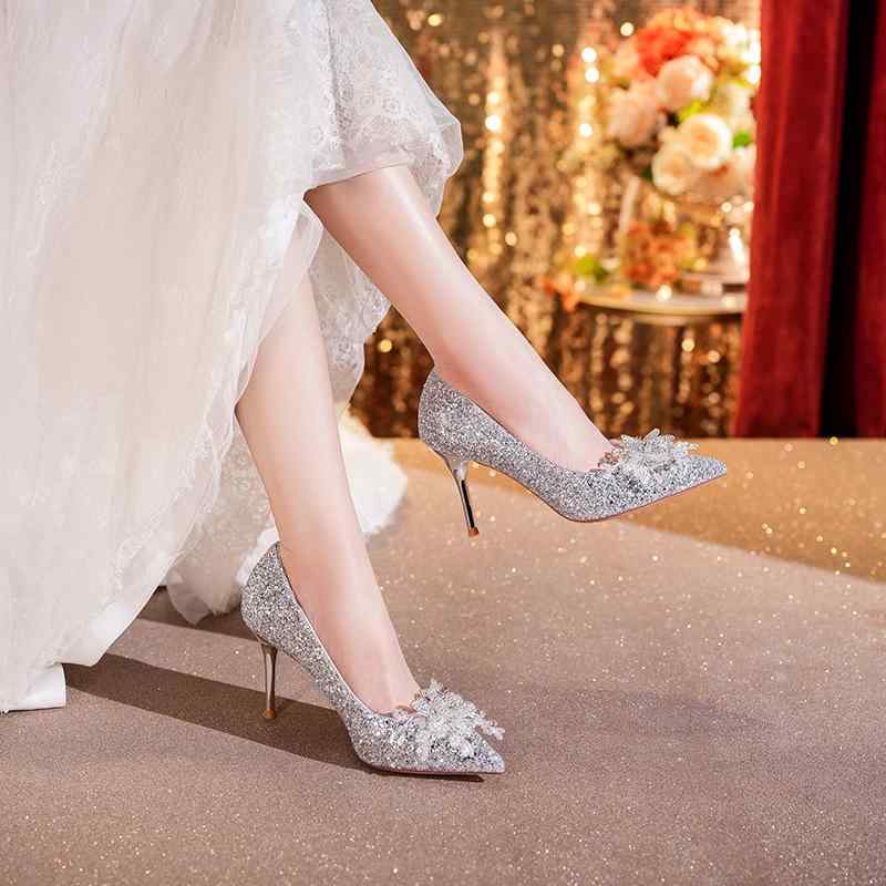 パンプス レディース 結婚式 パーティー シューズ 女性 靴 ハイヒール グリッター ラメ キラキラ ラインストーン 蝶 飾り ポインテッドトゥ 銀 シルバー シャンパン ゴールド