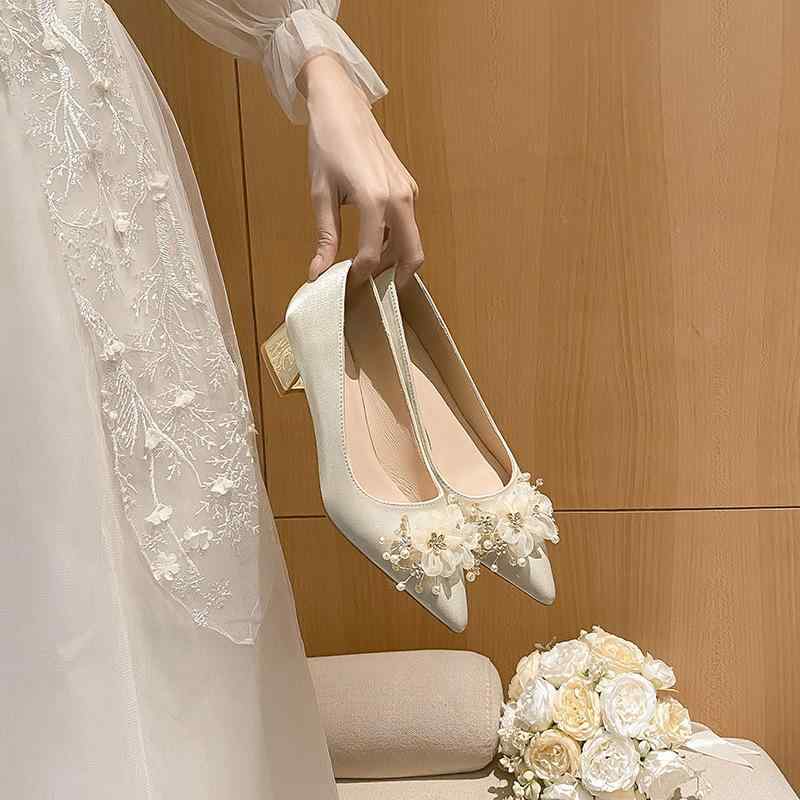 ウェディングシューズ レディース パンプス チャンキーヒール ローヒール 結婚式 ブライダル パーティー 二次会 花嫁 披露宴 シャンパンゴールド スパンコール パール 花柄 かわいい 幅広