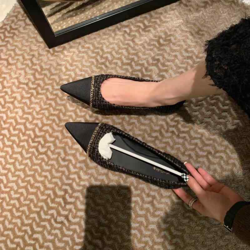 パンプス レディース フラット ローヒール ポインテッドトゥ チェーン飾り 配色 スリッポン 超繊維 婦人靴 フラットシューズ カジュアル 歩きやすい 普段使い 秋 黒 白 金色
