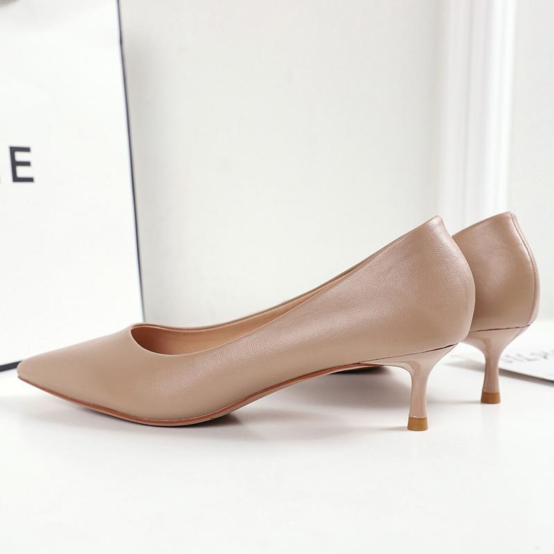 パンプス レディース ポインテッドトゥ ハイヒール 3cm 5cm チャンキーヒール オフィス 仕事 履きやすい 歩きやすい 痛くない 黒 ブラック 白 ホワイト ベージュ 春夏 秋 通勤 普段使い デート