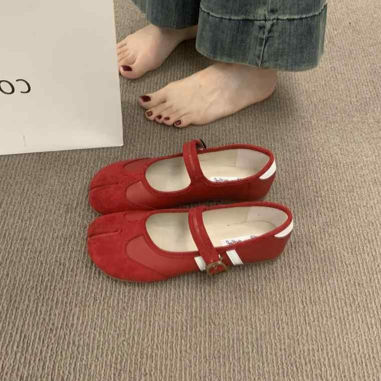 靴 レディース マリージェーン 分趾靴 ローヒール フラットヒール 超繊維 婦人靴 かわいい おしゃれ 歩きやすい 痛くない 履きやすい 通気性 耐摩耗性 滑り止め 衝撃吸収 春夏 秋冬 ブラック アイボリー イエロー レッド系