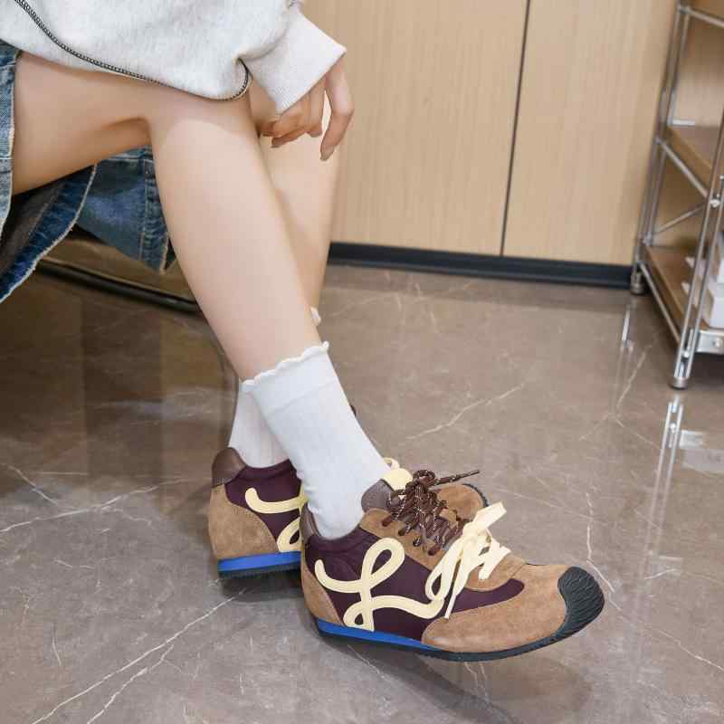 スニーカー レディース バレーシューズ風 はたご屋踵 レトロ ＦＲＧ軍 運動すること靴 駈けっくらシューズ 紐靴 置き目はね除ける 牛皮 スエードクロス 普段使い走り 通い 通学 旅する 象牙色 黒いこと 赤銅色 さくら色 黄色 ベージュ ブドウ酒赤いこと