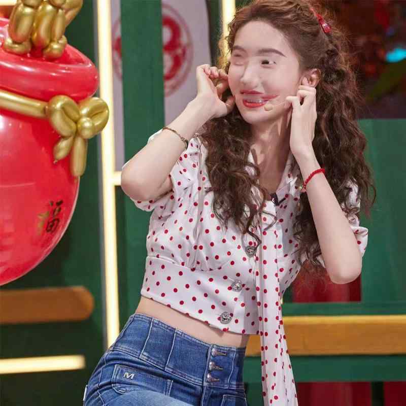 ティーシャツ レディース 春夏 赤いこと 一点柄 シュロの葉タイ王国 半袖 トップス トップ 女子らしい ガーリー レトロ 愛くるしい 白 泡袖 ポリエステル シフォン レディースファッション-トップス