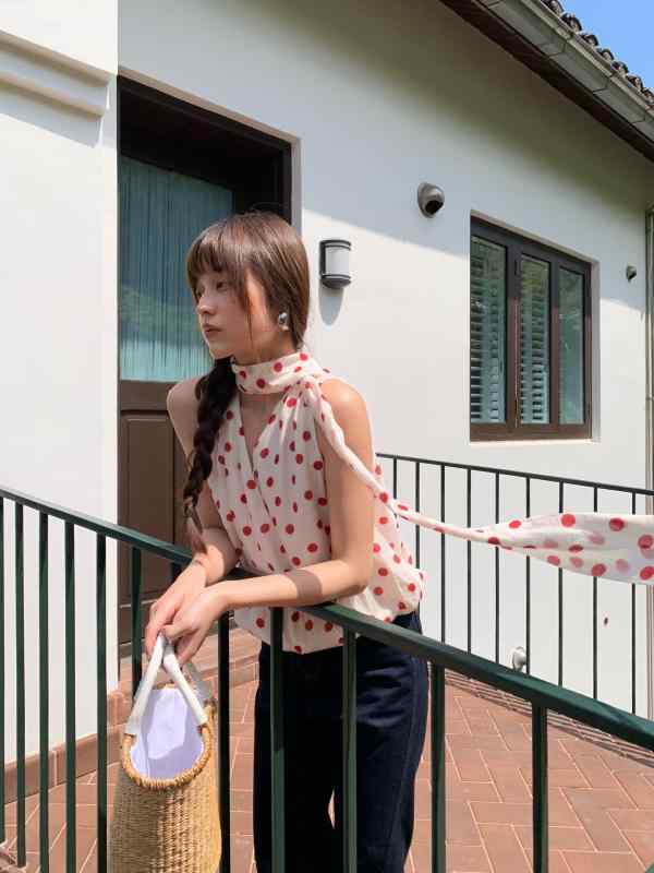 タンクトップ レディース 春夏 Vネック 波点 接触冷感 テンセル ノースリーブ トップス かわいい 赤 ドット柄 カットソー プルオーバー｜トミーショップ 店