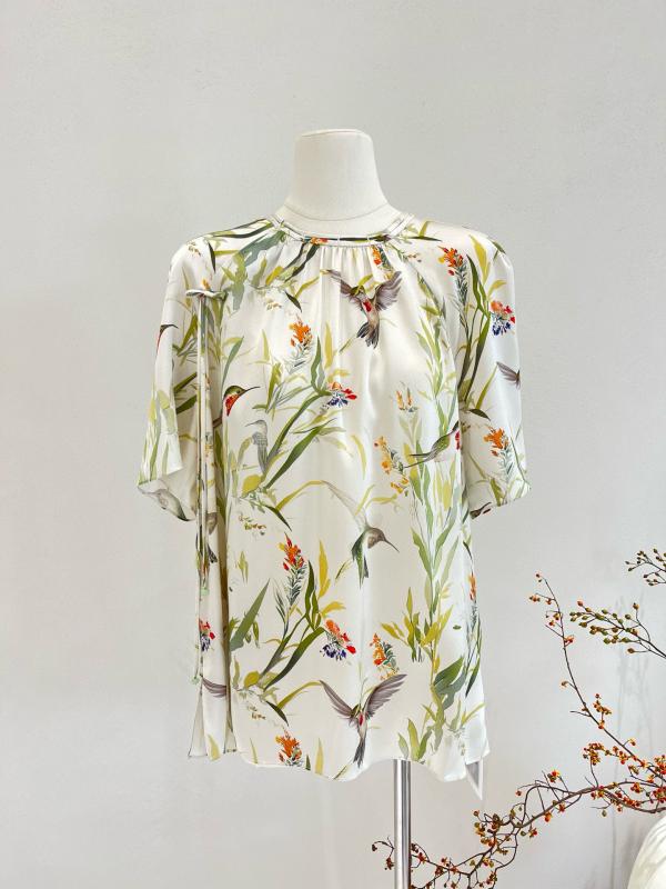 Tシャツ 女性用 春夏 桑蚕絲 真絲 短袖 丸首 ゆったり 透気性 花柄 プリント 粉紫 花卉 柄 国風 デザイン 上品 優雅 スタイル 清新 甘美 風 軽量 接触冷感 素材 トップス ブラウス 普段使い 夏服 爽やか シルク 風 通気 快適 インナー