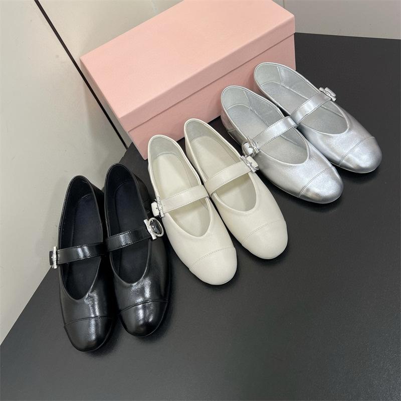 フラットシューズ 女性用 銀色 復古 メアリージェーン ストラップ Vカット ソフトソール 低フォール 丸トゥ 羊皮 純色 低・悉 バックル シングルシューズ 日常使い 春夏 接触冷感 軽量 伸縮性 吸湿速乾