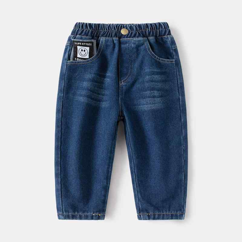 男児 牛仔パンツ キッズ 長ズボン 綿素材 柔らかい 伸縮性 ミッドライズ イージーウエスト 春秋向け 日常使い シンプル 無地 3～8歳 100～140cm サイズ展開 軽量 快適 伸縮素材 男の子 幼児 デニムパンツ 休日スタイル 成長対応 安全素材