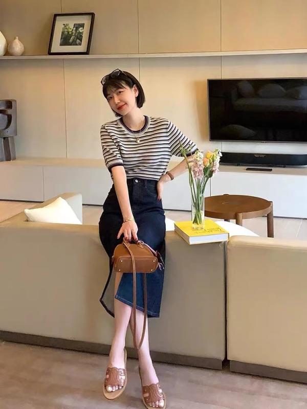 Tシャツ 女性用 夏 短袖 条紋 切り替え 紫 ブルーベリーカラー 羊毛 80% ニット 薄手 ゆったり 修身 ルーズフィット 半袖 トップス かわいい 日常使い 接触冷感 吸湿速乾 快適 軽量 丸首 セットインスリーブ 日韓カジュアル ストリートスタイ