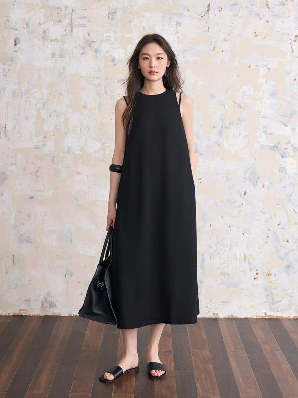 {"result": "ワンピース レディース 無袖 A字 ロング 黒 夏 春夏 高腰 円領 セットアップなし 気質 通勤 スタイル 優雅 風 アセテート 繊維 ポリエステル 混合 シルク加工 純色 立体 デザイン 軽やか ドレープ 感 洗練 女性 服