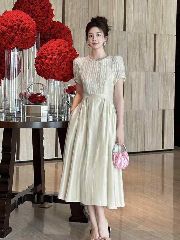 ワンピース レディース 春夏 泡泡袖 ショートスリーブ 丸首 ハイウエスト Aライン ロングスカート 切り替えデザイン ウエストシェイプ スリムシルエット チックスタイル プリンセスライン ワイドヘム 気質エレガント 私服 宴会用 デート用 日常使い 通