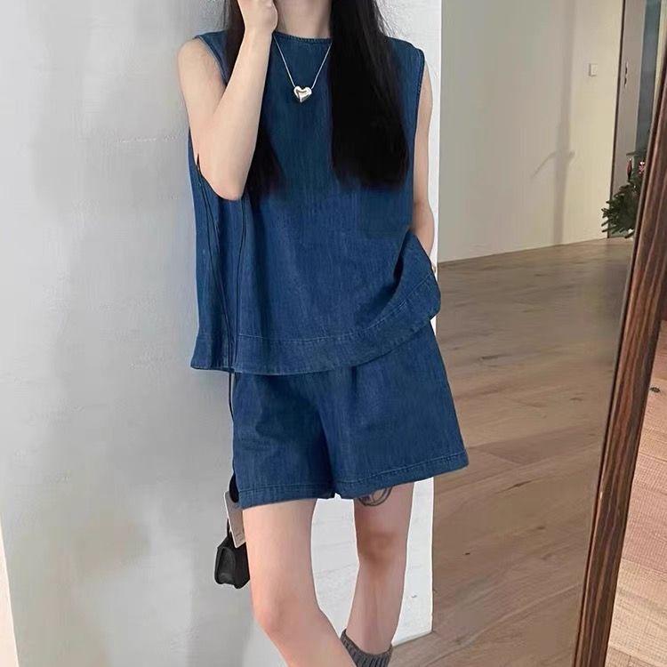 レディース 春夏 無袖 トップス ショートパンツ セット 偽牛仔 素材 ポリエステル 混 ・届? ストレッチ 吸湿速乾 快適 軽量 ゆったり シルエット ハイウエスト デザイン 膝上丈 ショーツ 深色 浅色 バリエーション カジュアル 普段使い セットアッ
