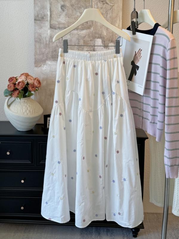 スカート 女性用 春夏 かわいい デイジー刺繍 フラワープリント 半身スカート ロング丈 フレアシルエット 白 綿ポリエステル 中伸縮 接触冷感 軽量 快適 日常使い 日韓カジュアル デイジー柄 花柄 フレアスカート ロングスカート 白系 コットン混 ポ