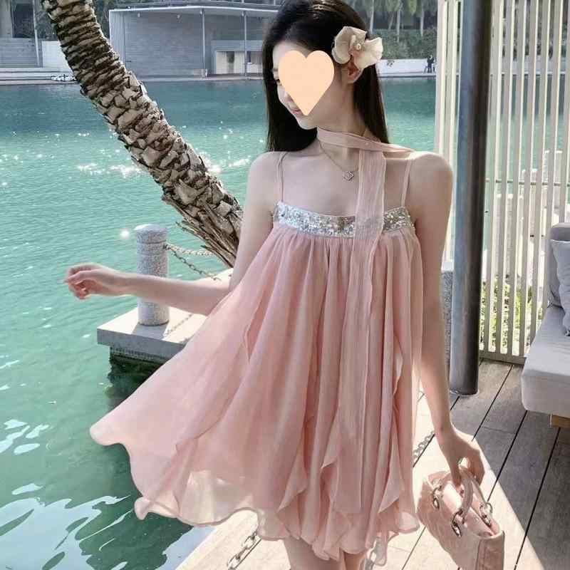 ワンピース 女性用 春夏 ピンク系 接触冷感 ポリエステル ショート丈 Aライン ストラップ バックレス フリル ビーズ 装飾 無袖 タイバック 単色 街頭 スタイル ビーチ リゾート 休暇 かわいい 軽量 吸湿速乾 伸縮性 ハイ ウエスト ビッグ シル