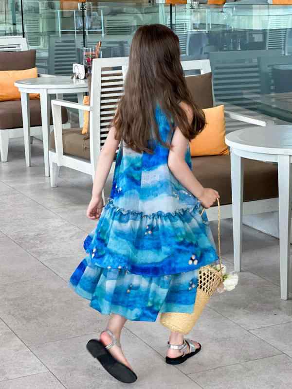 女児 ワンピース キッズ 女の子 夏 無袖 Aライン プリンセス スカート 水彩 花柄 レイヤード フリル ヘム 柔らかい 再生繊維 ブルー かわいい 日常使い 軽量 子供服 3-8歳 100-140cm