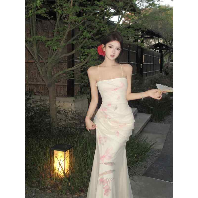 衣装 レディース 真? 長袖なし 後押し食い違い 蝶柄 花柄 草木柄 網? うつり変わり 吊り帯 魚尾 長丈 荷葉縁 フラウンス かざり付ける 高領 街頭風 潮人 表現スタイル 梨花山杏 色 黒いこと 夢蝶 色 軽さ 柔らかい 肌ざわり 春夏 時節 可愛らしい 女子らしい デザイ