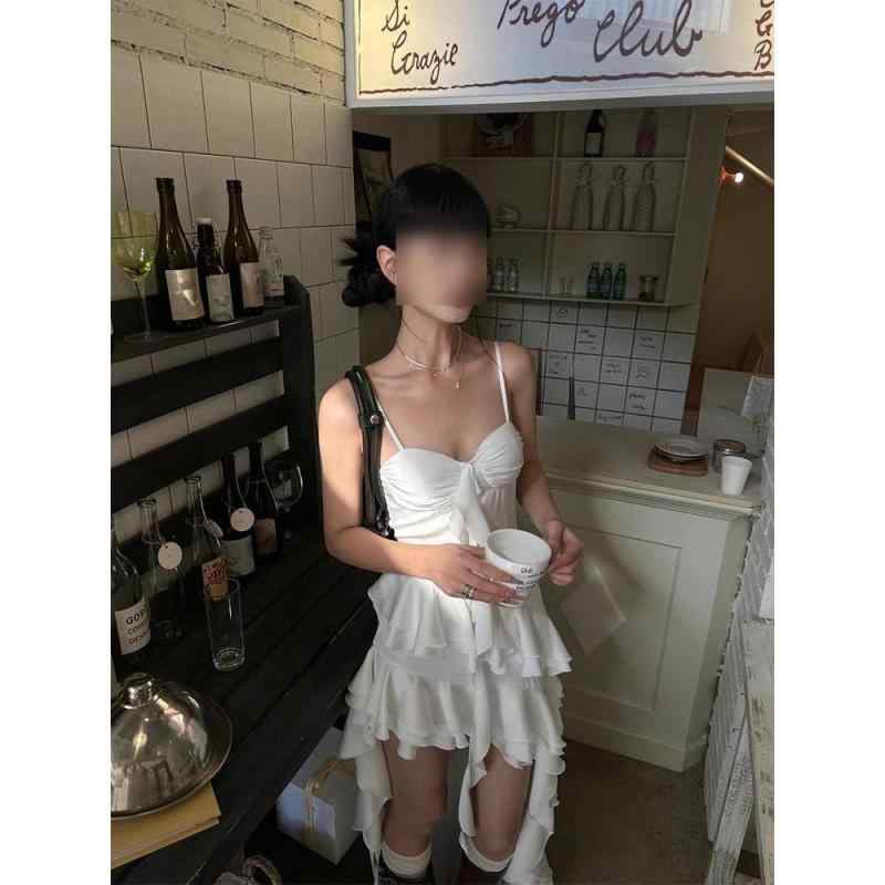 ワンピース 女性用 吊り紐 ロングドレス フレンチスタイル 純欲風 フリル 切り替え 修身 スリム 体型カバー 不規則 ヘム 気質 ファッション 醋酸繊維 混紡 ブラック ホワイト 無袖 肩細め ゆったり シルエット 軽量 伸縮性 日韓カジュアル 中性