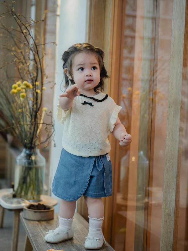 ベビー 女の子 トップス レイヤードレイ かわいい 元宝襟 針織 レイセル 接触冷感 薄手 切り替え フリル袖 ラウンドネック ベーシックカラー ピンク アイボリー デニム調 柔らかい肌触り 伸縮性 軽量 春夏 春秋 通年 普段使い 部屋着 室内着 女児(x3)
