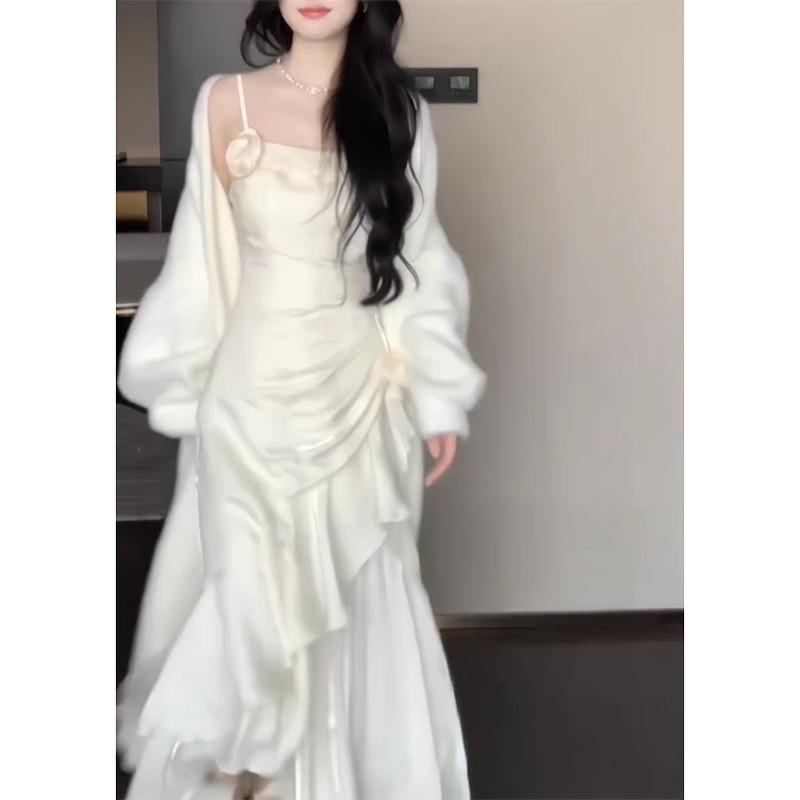 衣装 成人女性用 春夏 吊り帯 ロング御召しもの フレンチ表現スタイル 寄りあい 御召しもの 生まれ落ちる日 フォーマル トップス 軽さ 飛び切り感 美術的 ヴィンテージ 風 中国風 うつり変わり 筋目 ギャザー 二重スコート 細長い切口 非定型的 魚尾 スコート 太陽面爆発 裳裾