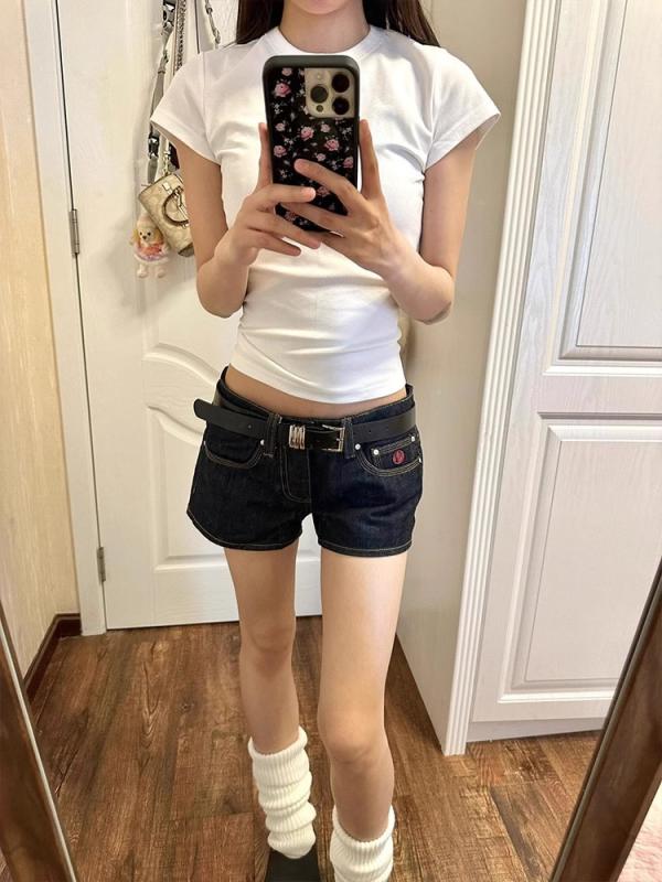 レディース デニム ショートパンツ 夏用 深紺 低腰 直筒 薄手 綿素材 微弾性 刺繍 ポケット 切り替え 復古 スリム かわいい 普段使い 快適 軽量 吸湿速乾 通勤 アウトドア カジュアル スタイル 日韓 トレンド ヒップアップ ビッグシルエット V